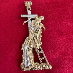 * 10K YG&WG BIC JESUS of the Cross a necklace pendant.